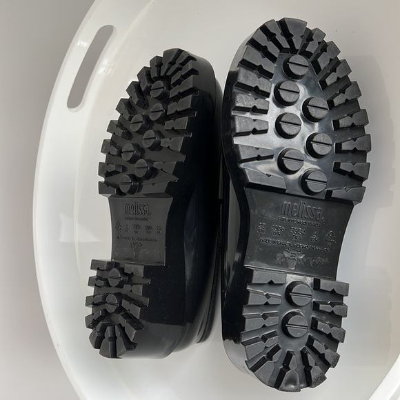 Good condition. Block heel Synthetic upper
Slip-on style - Picture 5 of 6